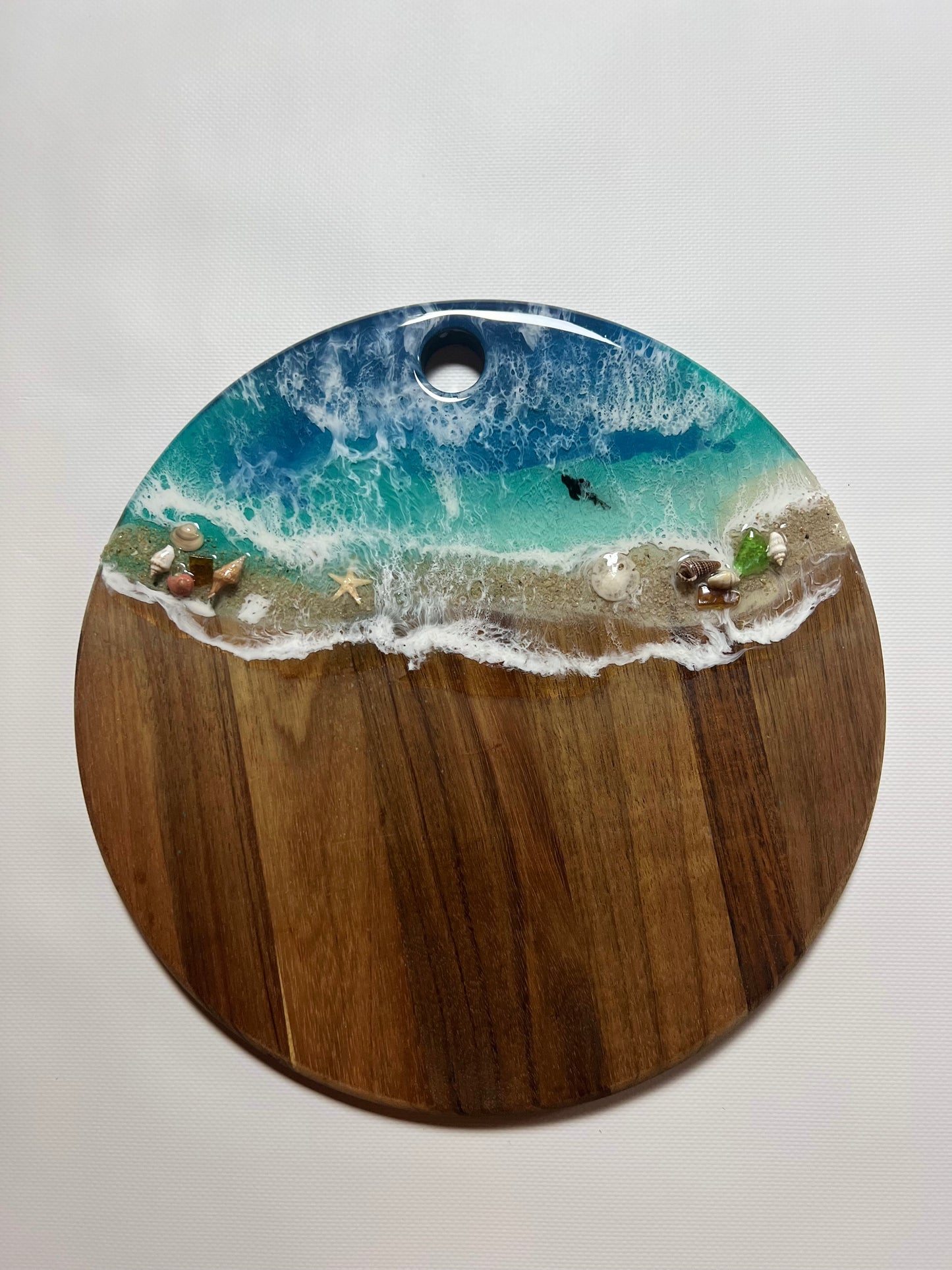 ROUND CHARCUTERIE CUTTING BOARD